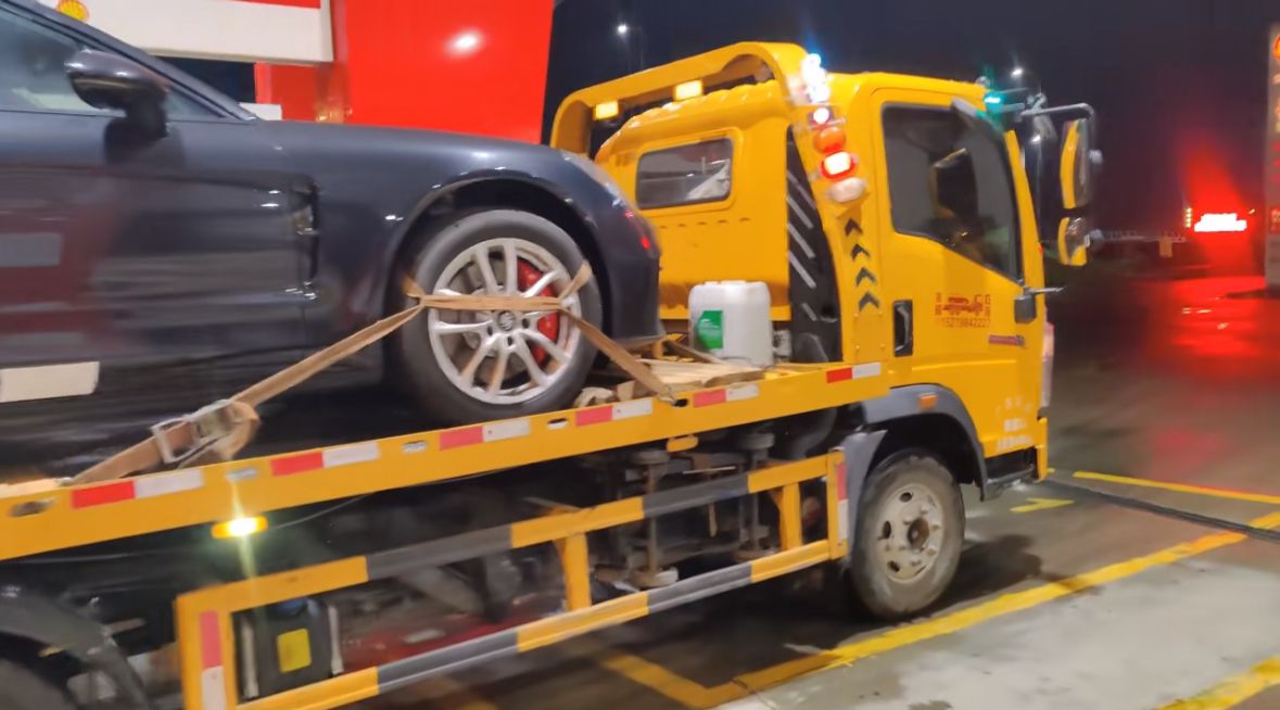 金安行车途中遇到突发状况该如何呼叫道路救援？